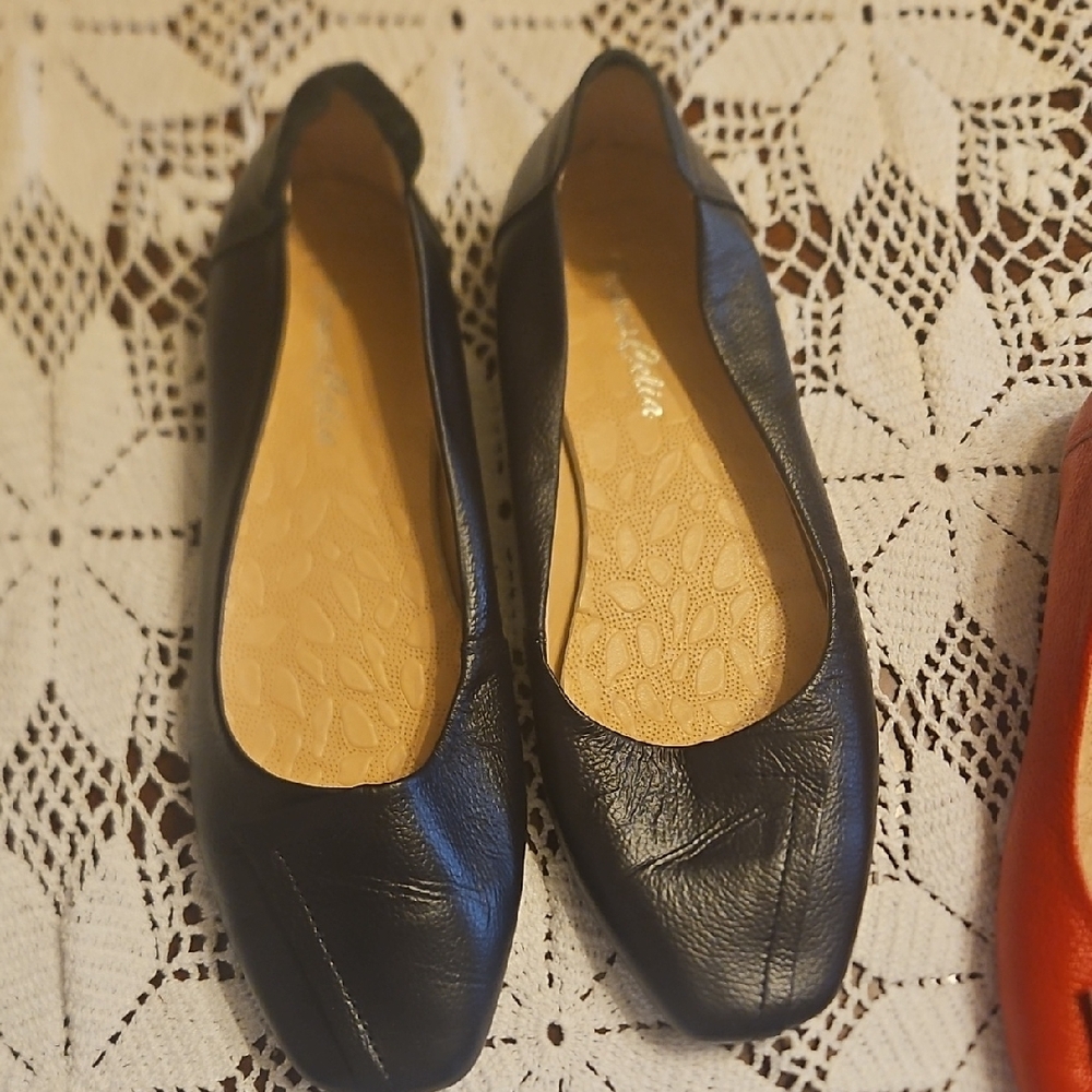 Classic Black Leather Flats for Everyday Comfort